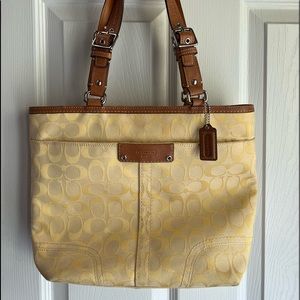 Coach 💛 yellow tote shoulder bag 💛